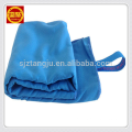 Serviette de plage sport / microfibre en suède souple avec poche zippée Serviette de plage sport / microfibre en daim souple avec poche à fermeture éclair